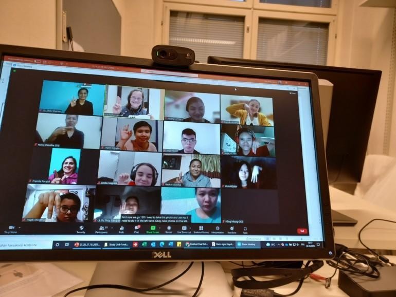 a computer screen with photos of Zoom-meeting participants